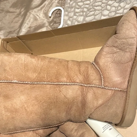 UGG Classic Chestnut Boots - Picture 3 of 11